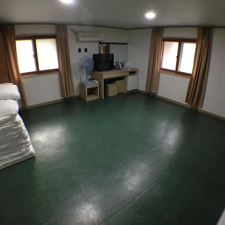 Suanbo Saipan Hot Spring Hotel Chungju Room photo